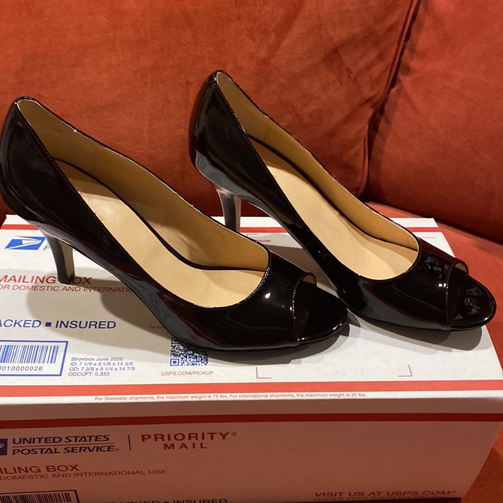 COLE HAAN  black with open toe shoes 👠 size 9